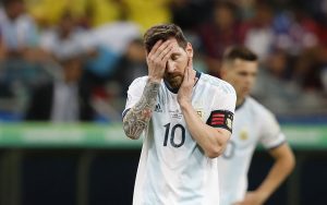 Argentina deja ir la ventaja en debut ante Chile