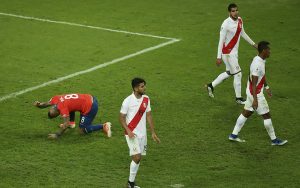 El técnico colombiano lamentó que Chile no supiera enchufarse de entrada en el partido./AP