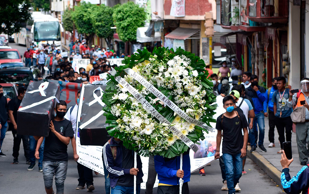 Gobierno de Peña trató de ocultar la verdad en caso Ayotzinapa: Gertz Manero