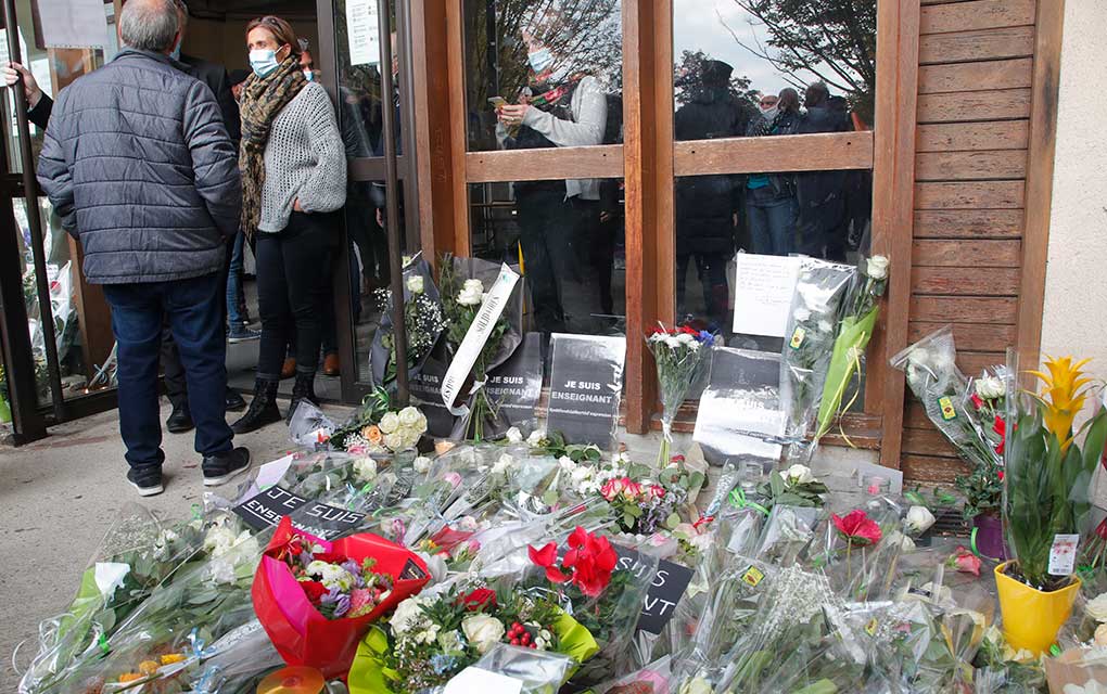Convocan marchas en Francia en homenaje a maestro decapitado
