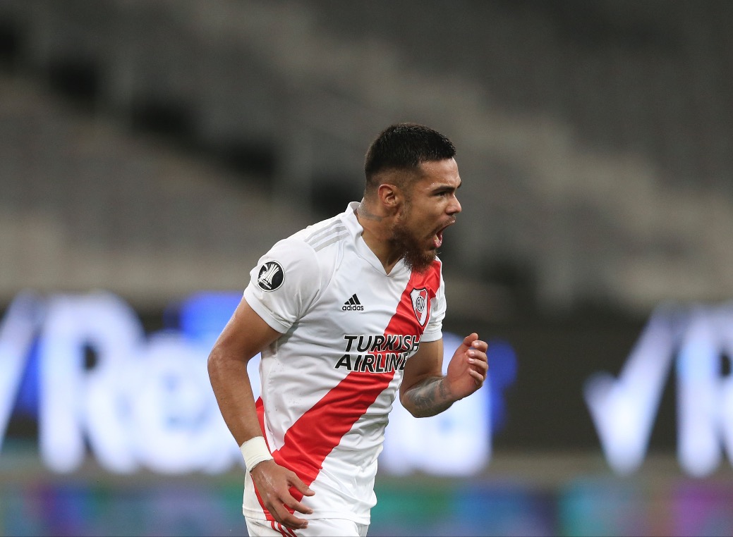 River rescata empate ante Paranaense; Santos vence a Liga
