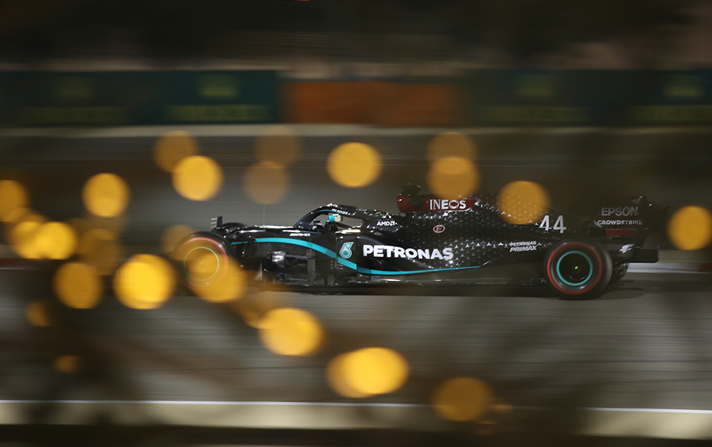 Hamilton logra su 98ta pole; saldrá 1ro en Bahréin /Foto: AP