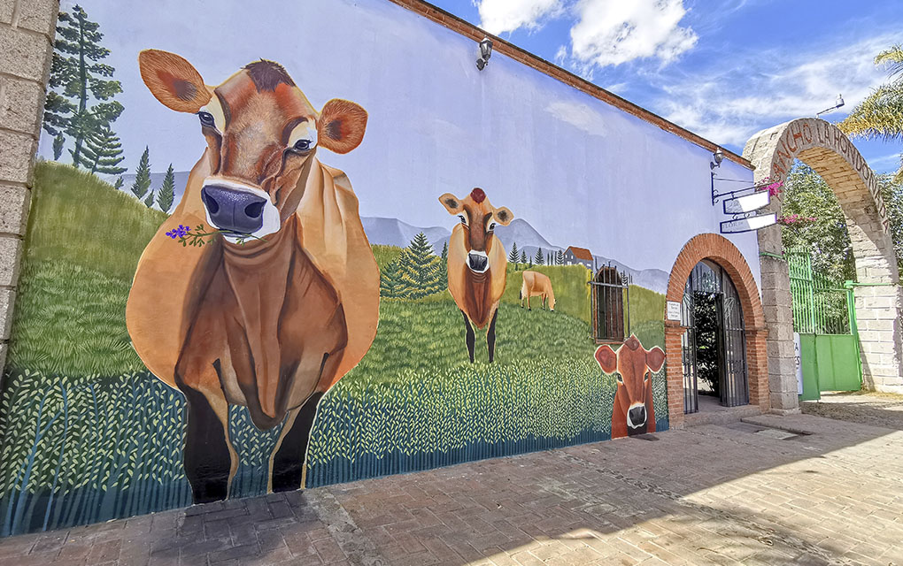 Trueques en Colón culminan en mural y clases de pintura