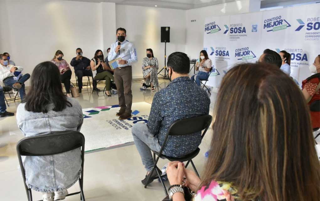 Roberto Sosa se reúne con jóvenes del municipio de Corregidora
