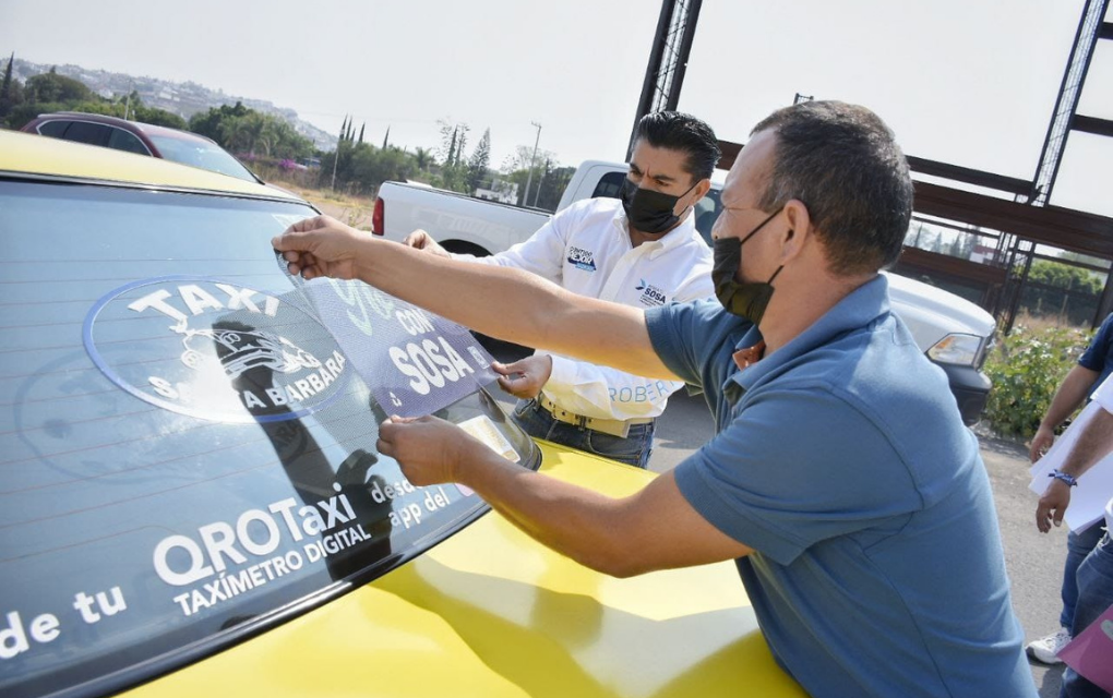 Se reúne Roberto Sosa con taxistas de 'El Pueblito' / Foto: Especial