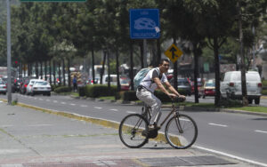 Lamentan insensibilidad en omitir ciclovías emergentes en pandemia/ Foto: Cuartoscuro