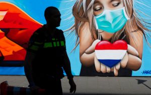 Recomiendan 3er vacuna COVID para algunas personas en Holanda