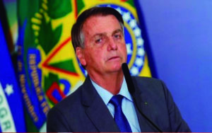 Jair Bolsonaro es acusado de homicidio y genocidio
