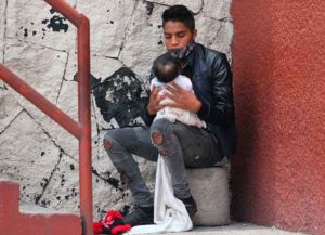 Proponen aumentar días por paternidad en Querétaro