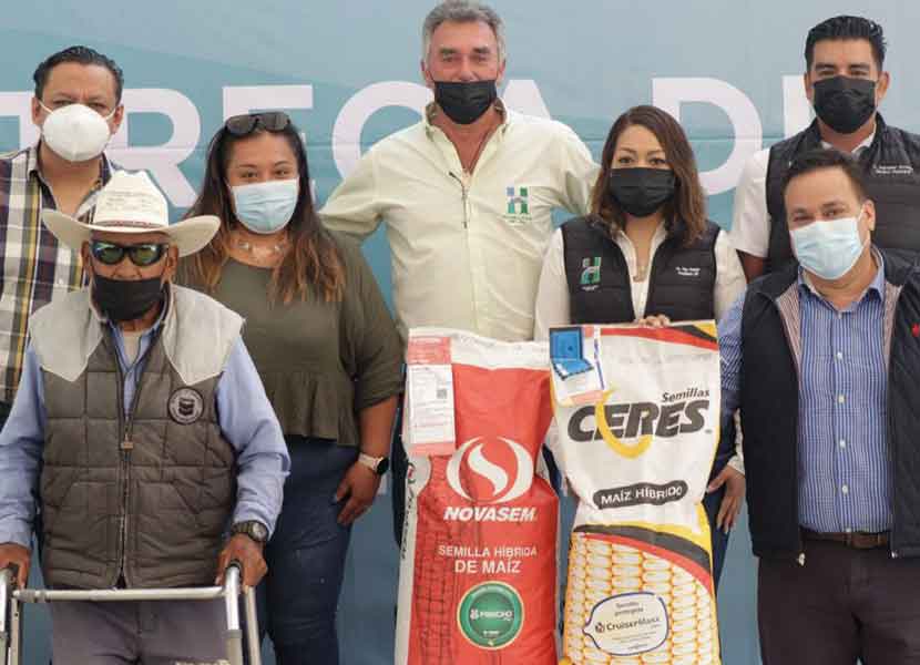 Entrega de apoyos para la productividad agrícola en Huimilpan