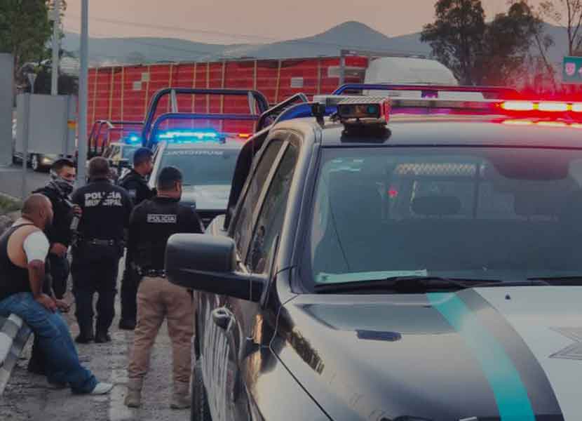 Asalto masivo a conductores en libramiento Querétaro-SLP dejó 2 heridos