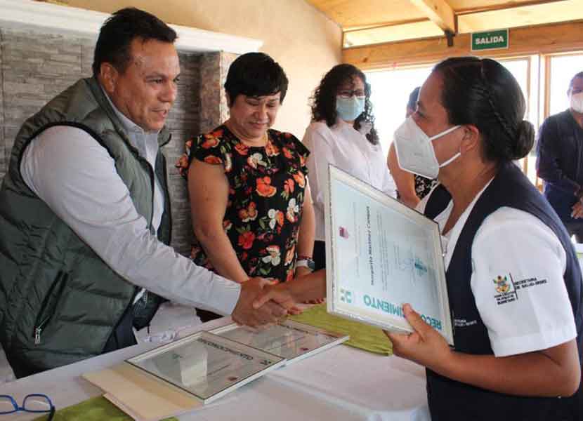 Huimilpan reconoce a enfermeras con 30 años de trayectoria