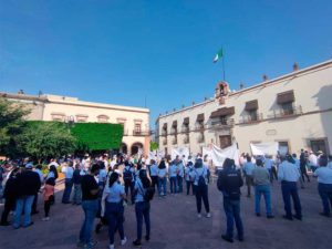 Marchan organizaciones sociales en Día del trabajo en Querétaro