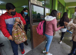 Querétaro: Descartan que alumnos paguen para pasar materias