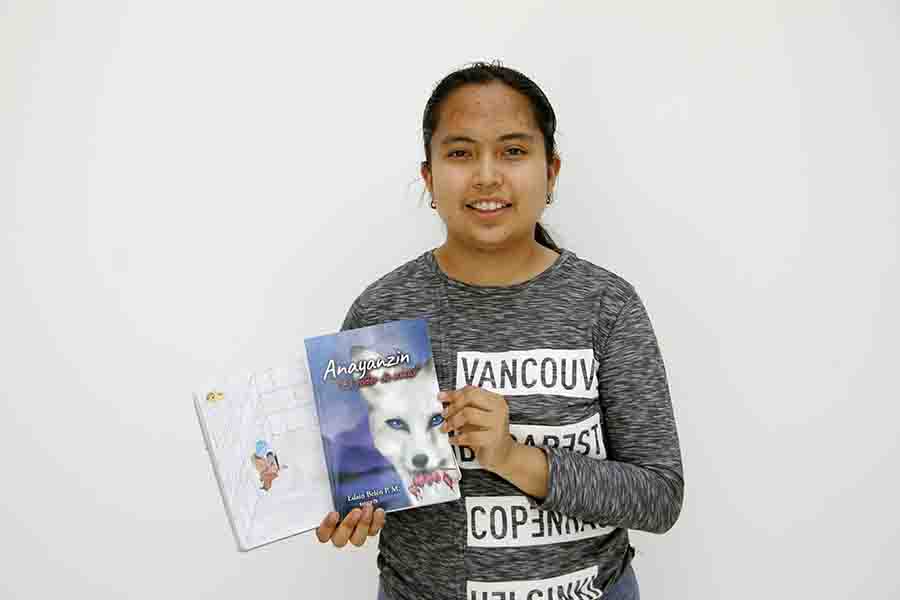 Alumna de PrepaTec cumple su sueño al escribir libro sobre fantasía
