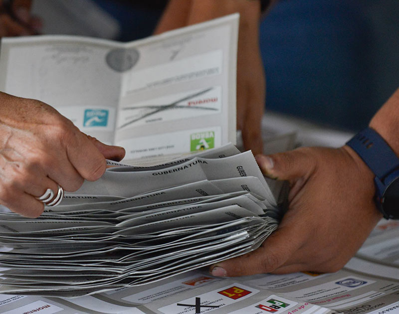 Después del cierre de casillas a las 18:00 horas, comenzó el conteo de votos que se emitieron durante la jornada de elección de gubernatura en los distintos estados. / Foto: Cuartoscuro