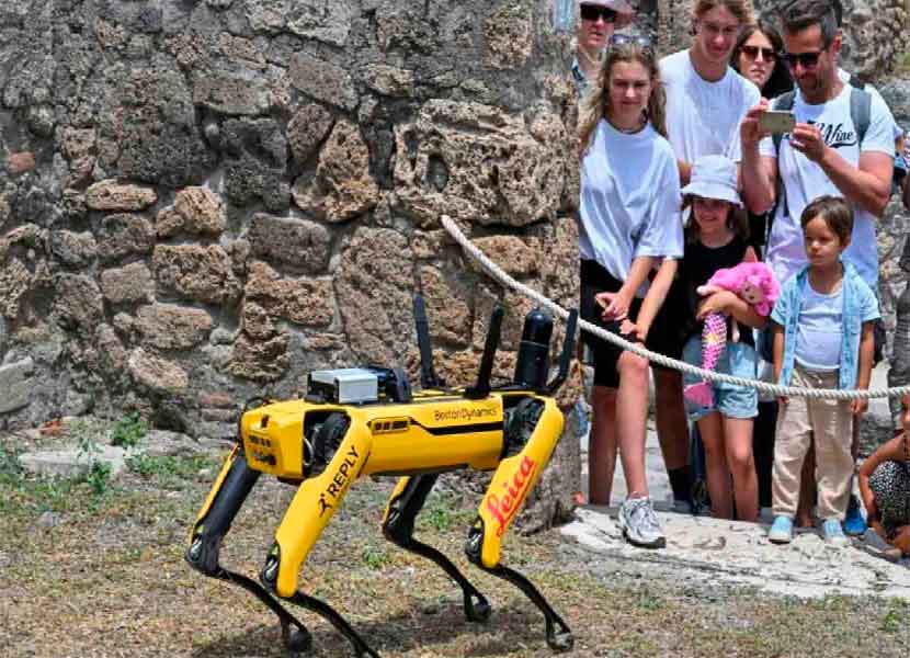 Ruinas de la Pompeya son resguardadas por un perro robot. Foto: AFP