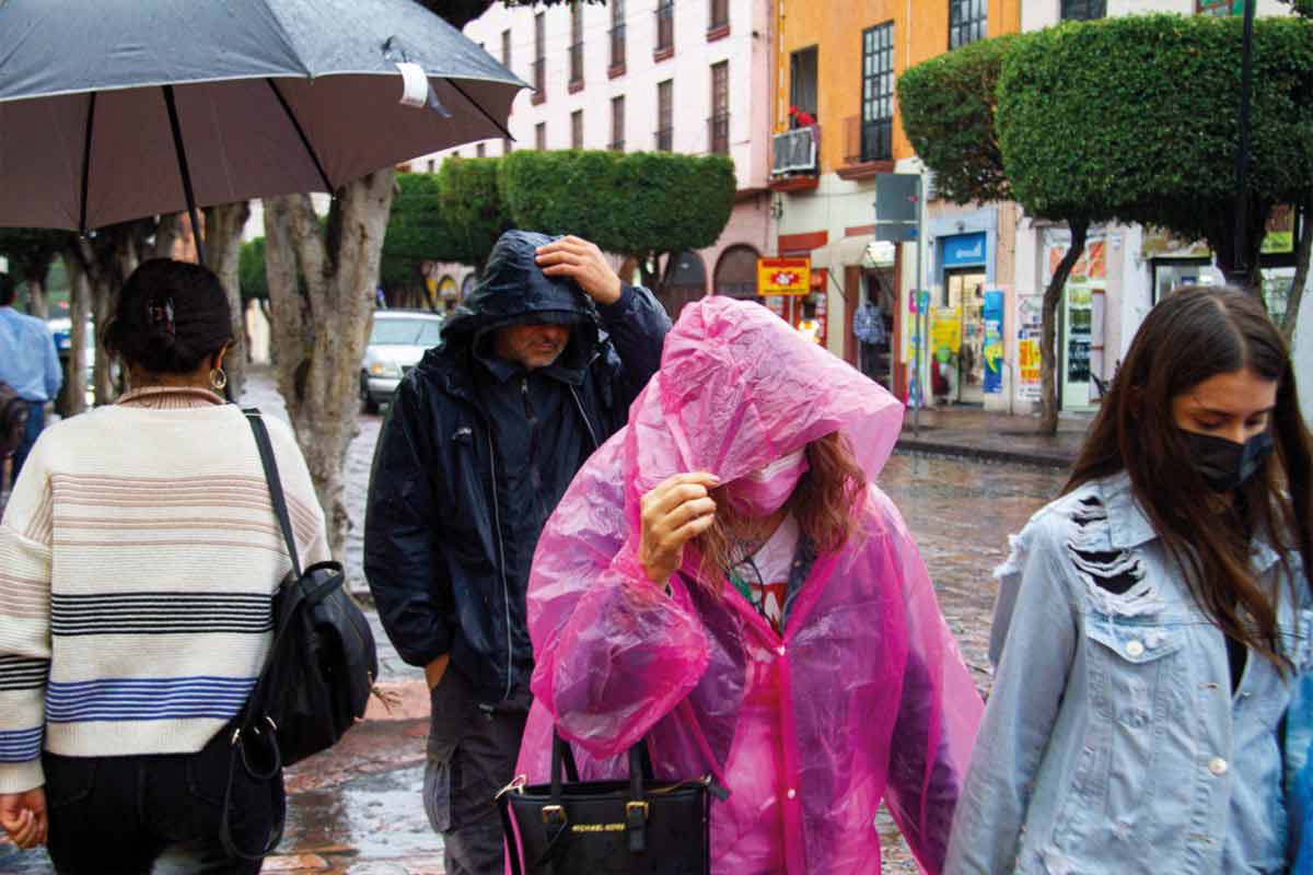 A causa de las lluvias en Querétaro, varios negocios fueron afectados