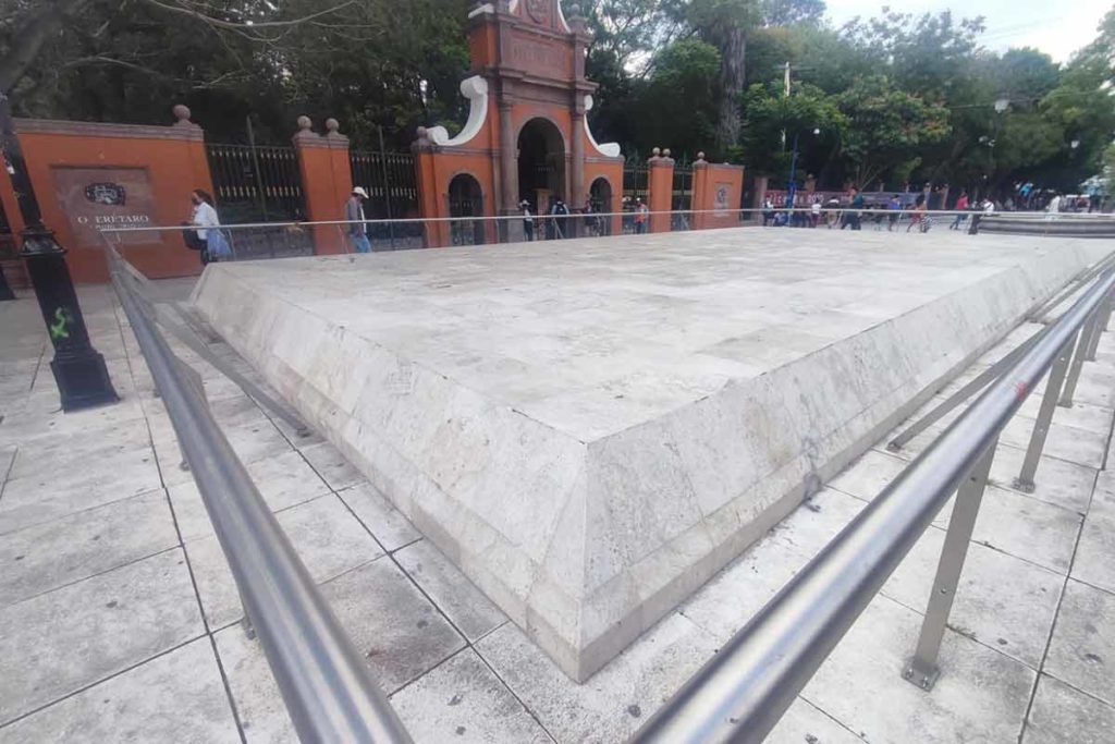 Cultura e INAH analizan destino de base de concreto de la Alameda en Querétaro