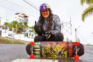 La primer mujer en Querétaro que practica longboard