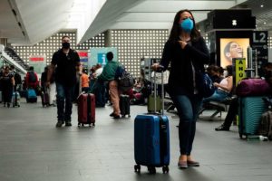 Cubrebocas ya no será obligatorio en aeropuertos y aviones