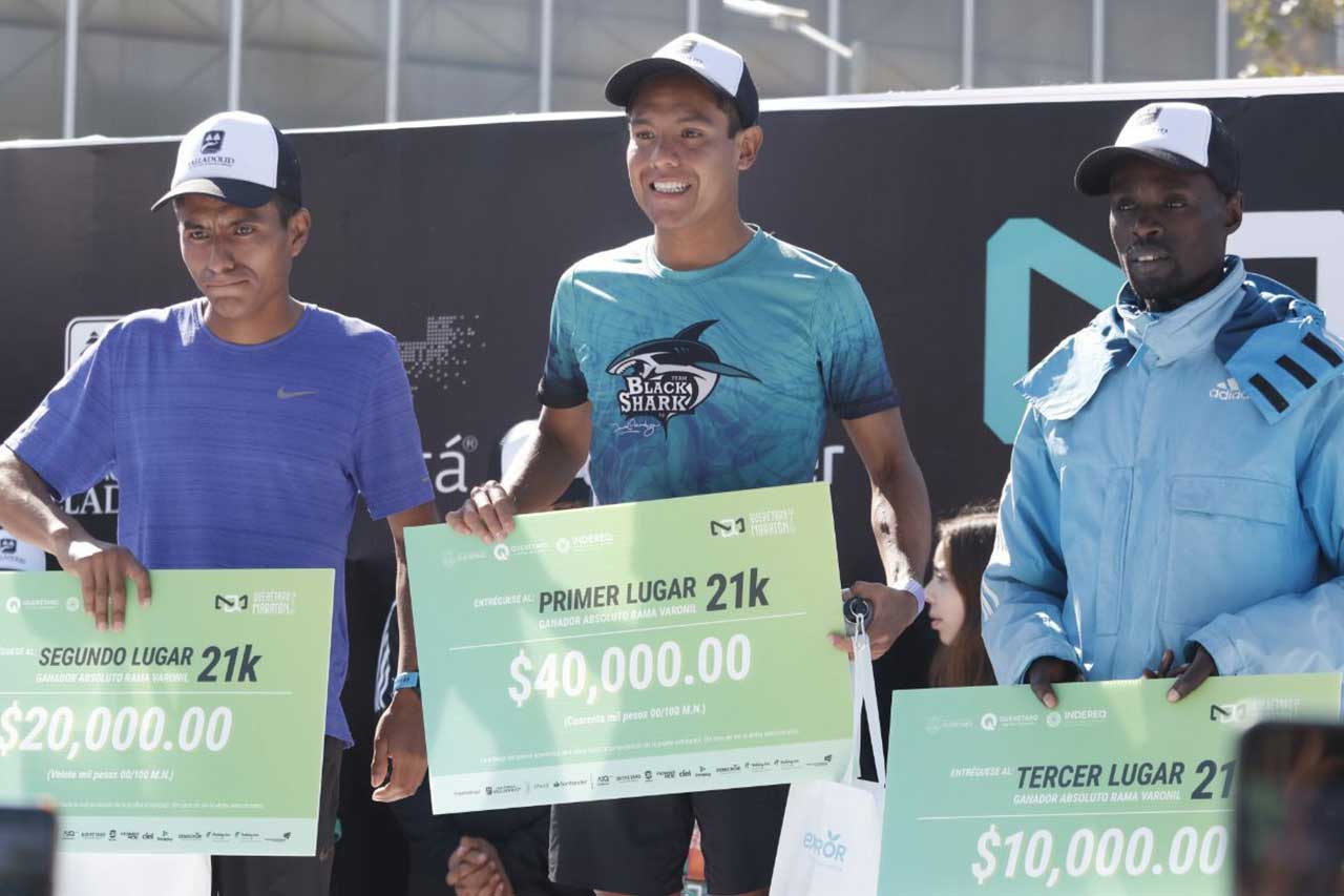 Querétaro Maratón 2022 premia a los ganadores de la carrera./ Foto: Isaí López
