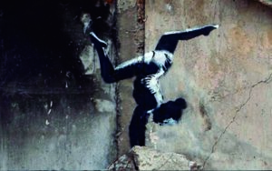 Banksy pinta nuevo graffiti en Borodianka, Ucrania, atacada por Rusia