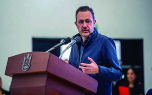 Mauricio Kuri pide a CMIC construir el Querétaro a nuevas generaciones