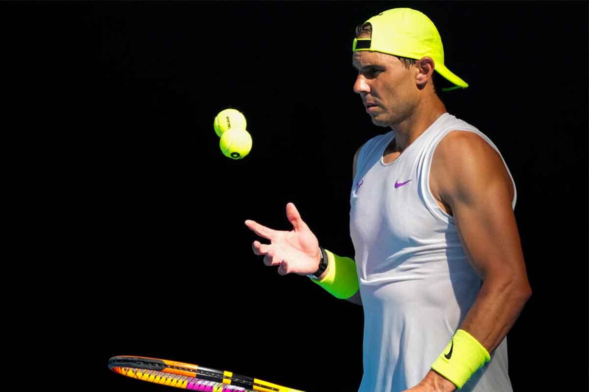 El español Rafael Nadal está en busca de refrendar su título en Australia. / Foto: AP