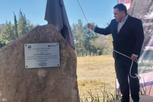 Juan Guzmán devela primera piedra del fraccionamiento Cañadas del Valle