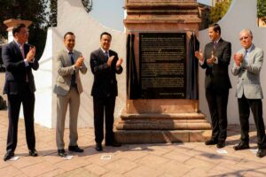 Develan placa conmemorativa del 270 aniversario de la fundación de Santa Rosa Jáuregui