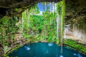 ¡Cenotes de Yucatán tienes que conocerlos! / iStock