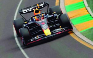 Max Verstappen 'vuela' y obtiene pole en Australia; 'Checo' va de último