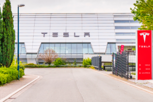 ¿Quieres trabajar en Tesla desde casa? Aquí te decimos cómo